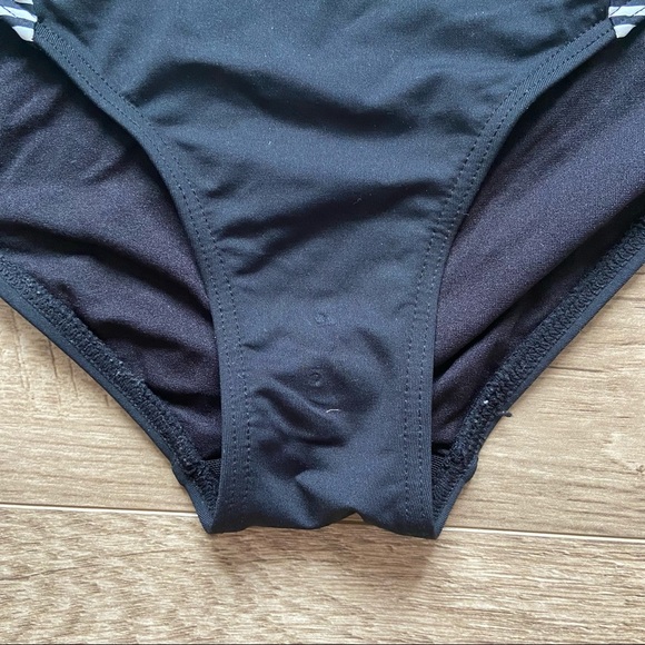 Sea Level Halter Two Piece Swimsuit size 8 - Picture 5 of 15